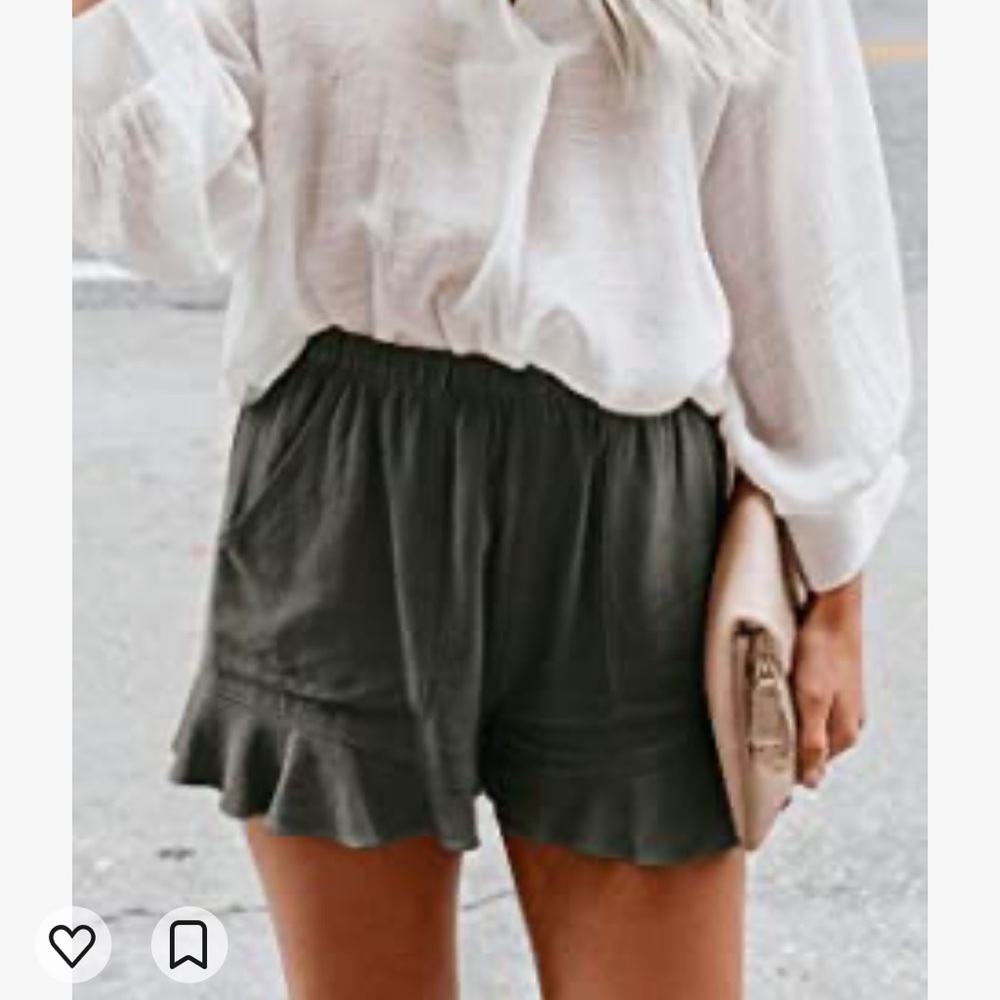 Lightweight, ruffled shorts